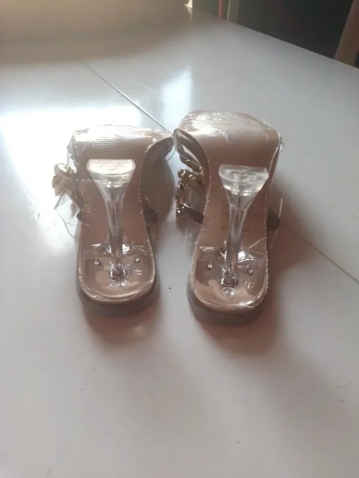 Mules transparentes à chaînes dorées à talons pyramidaux - photo numéro 4
