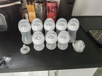 Lot 8 biberons Philips avent