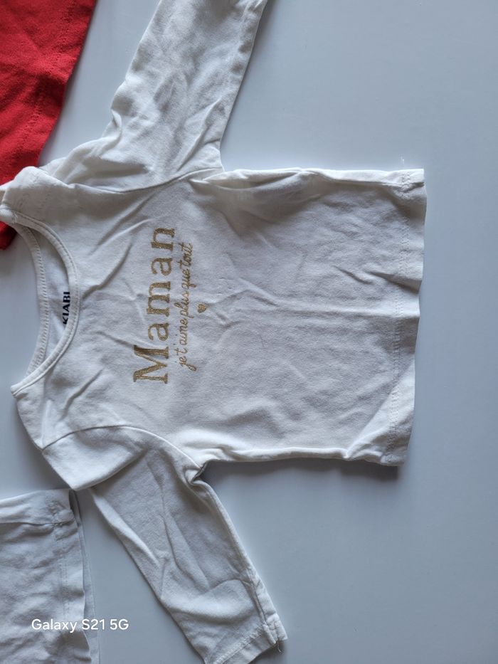 👕 Lot 3 hauts manches longues bébé – Kiabi – 1 mois1 haut rouge "Belle à croquer"
1 haut blanc "Maman je t’aime plus que tout" (écriture dorée ✨)
1 haut blanc "Jolie chérie" (écriture dorée ✨)
Taille 1 mois
Marque Kiabi
- photo numéro 4