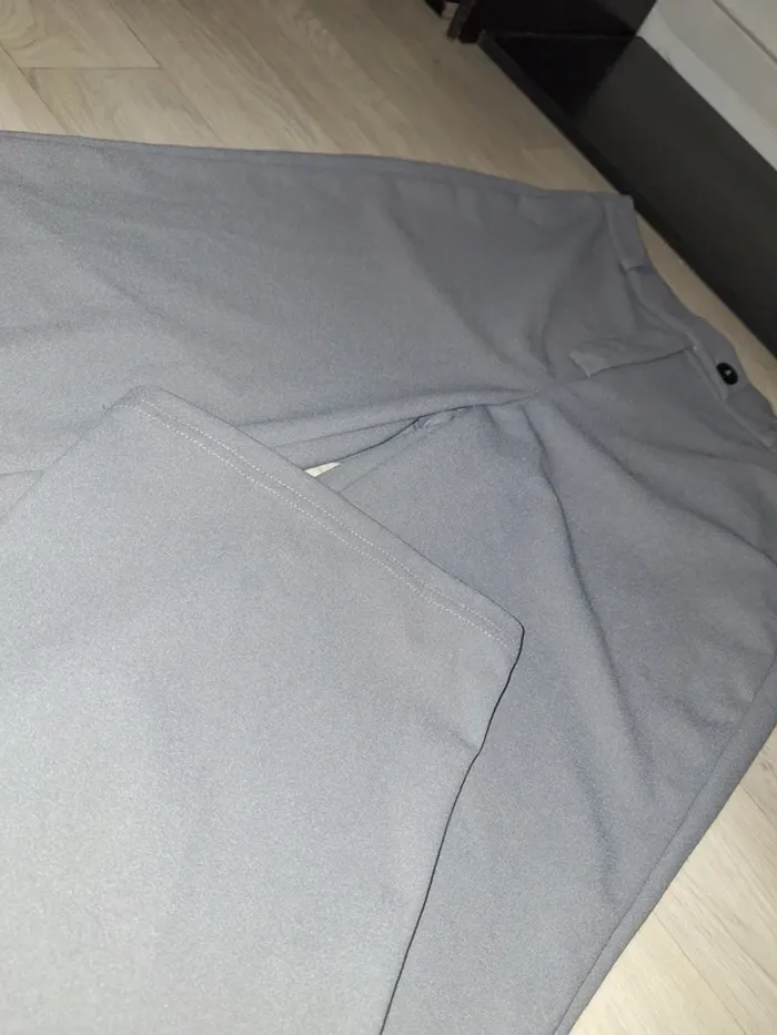 Pantalon gris - photo numéro 3