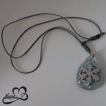 Pendentif en résine avec un flocon !! ❄