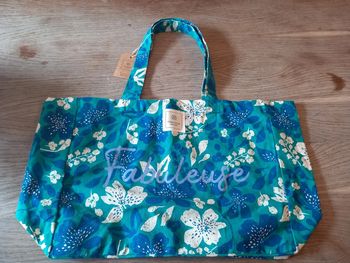 Tote bag