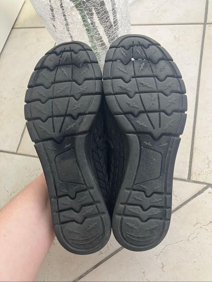 Très belles Skechers noires T. 38,5-39 Neuves - photo numéro 5