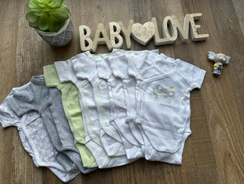 - 8 bodys MC toutes marques  - 1 mois - Très bon état