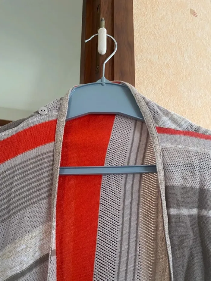 Gilet fluide Miss Captain T36 – Motifs graphiques chic - photo numéro 4