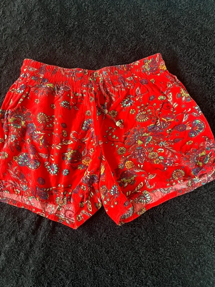 Short rouge