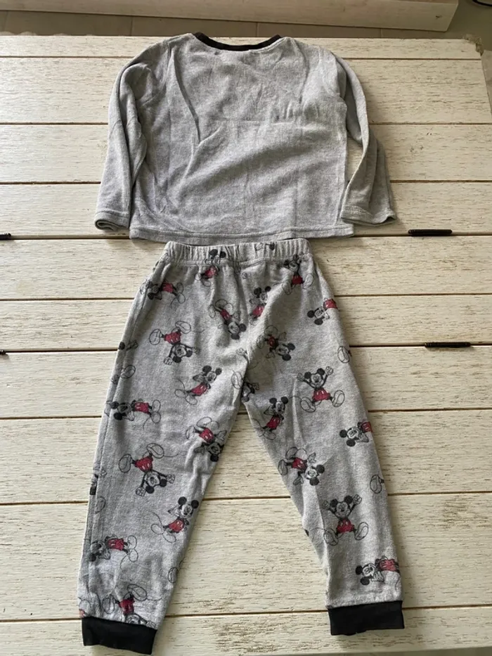 Lot pyjamas deux pièces velours 3 ans - photo numéro 3