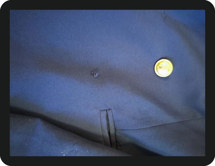Blazer bleu marine avec bouton doré avec épaulettes Amy Lynn Taille M - photo numéro 2