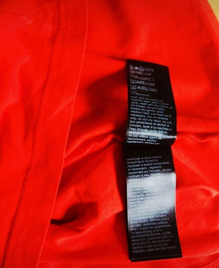 T-shirt manches courtes rouge Homme / Ado taille XS marque Calvin Klein 🎸 - photo numéro 5