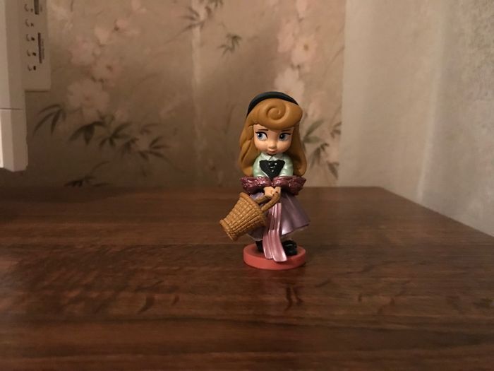 Figurine princesse aurore belle au bois dormant