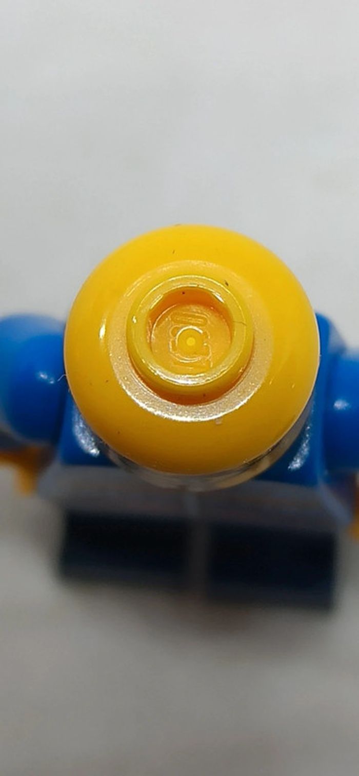 Figurine homme conducteur de chasse neige habits bleu et noir lego - photo numéro 6