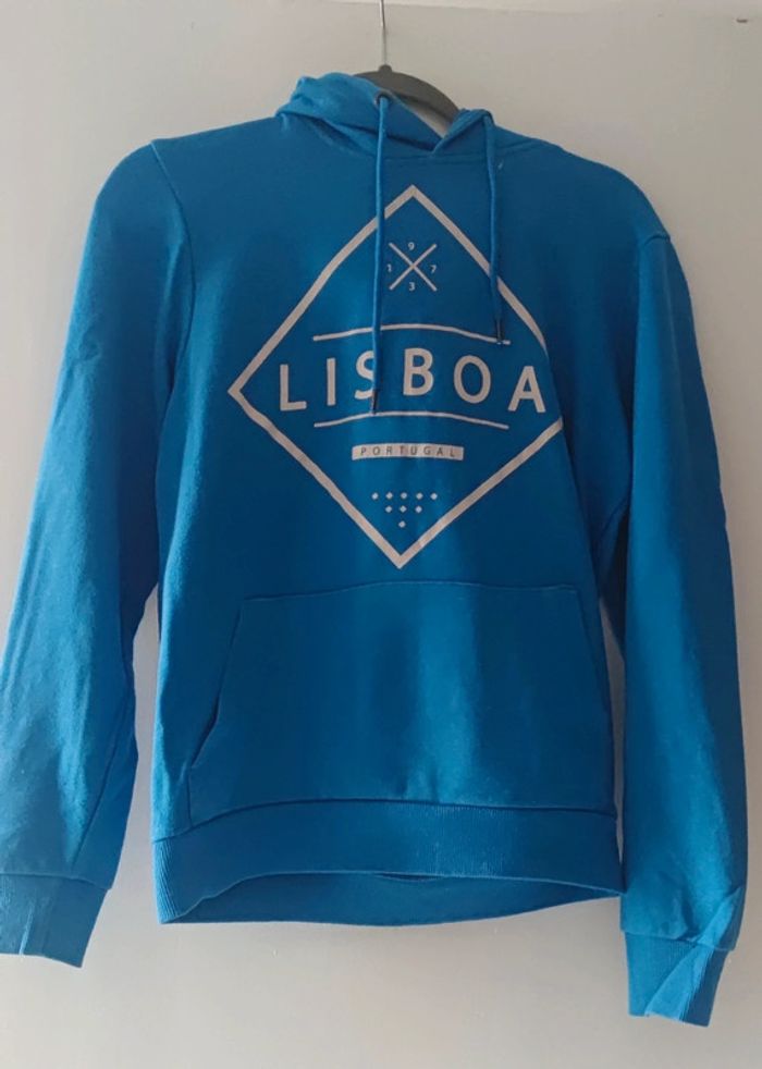 Pull bleu