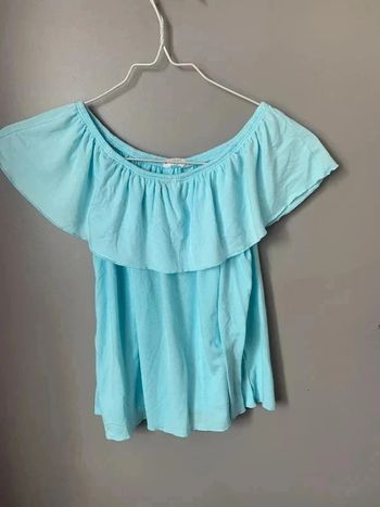 T-shirt avec épaules dénudées