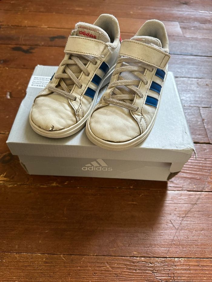 Tennis Adidas blanches taille 30