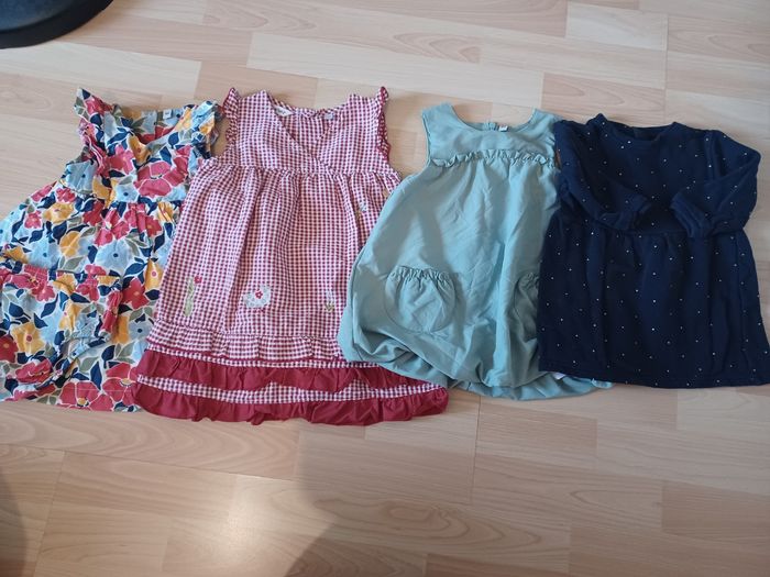 Lot 4 robes