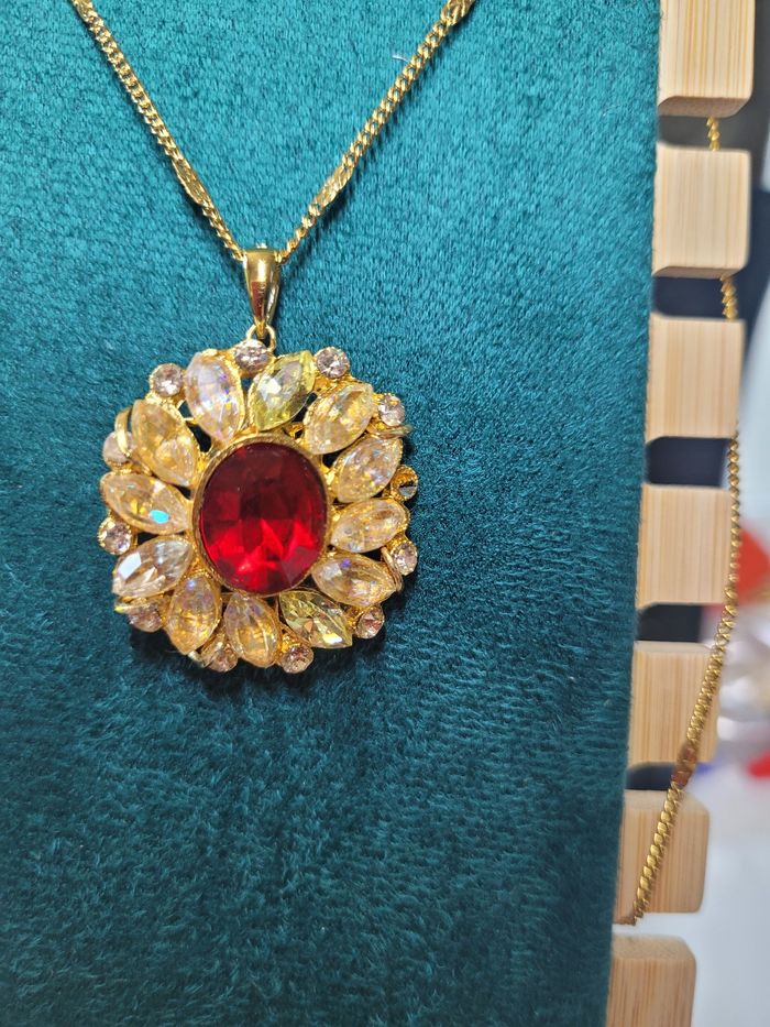 Collier upcyclé avec magnifique bouton - photo numéro 2