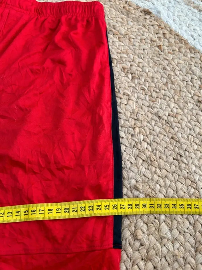 Short Garçon Under Armour Loose Noir & Rouge | Taille 16 ans | Très Bon État | Sport Casual | R23 - photo numéro 6