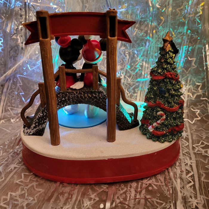 Décor animé et lumineux Mickey et Minnie à Noël - photo numéro 2