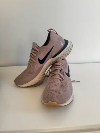 Chaussure running course à pied Nike Epic React Flyknit – Taille 42 – Très bon état