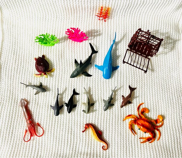 Crabe, requins, tortue, cage, hippocampe, algue, calamar. - photo numéro 2