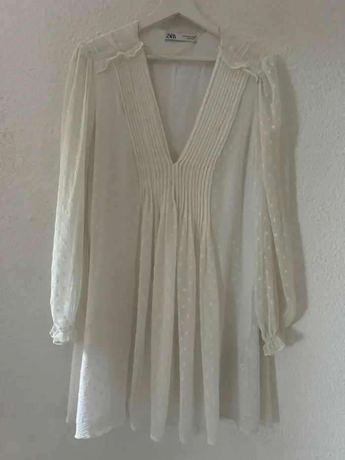 Robe blanche doublure transparente pois