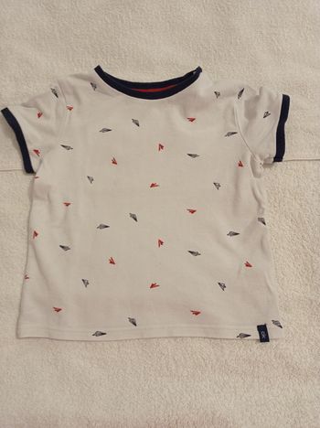 Polo manches courtes pour garçon blanc avec motifs bleu et rouge voir photos marque Okaïdi taille 3 ans 98 centime