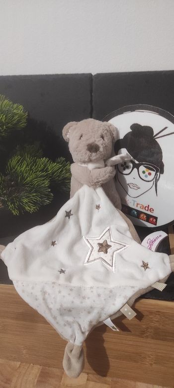 Doudou ours POMMETTE mouchoir étoile blanc taupe Intermarché marron mouchoir