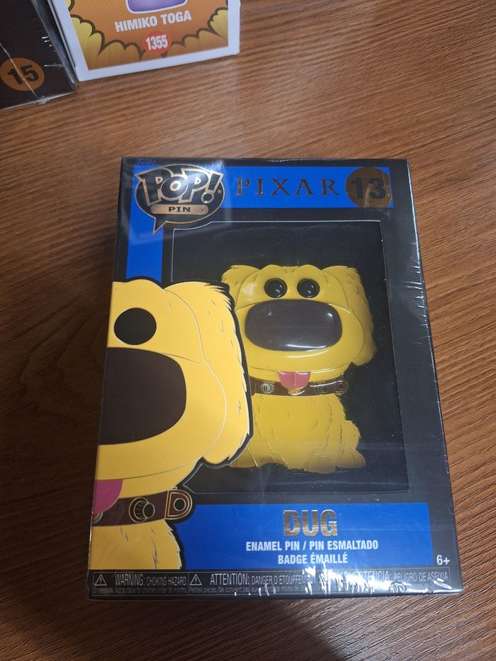 Funko pop pins badge Pixar là haut Dug 13