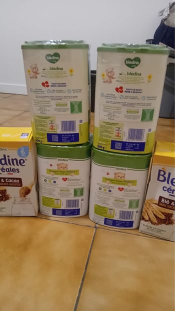4 boîtes de Bledilait et 2 boîtes de céréales 