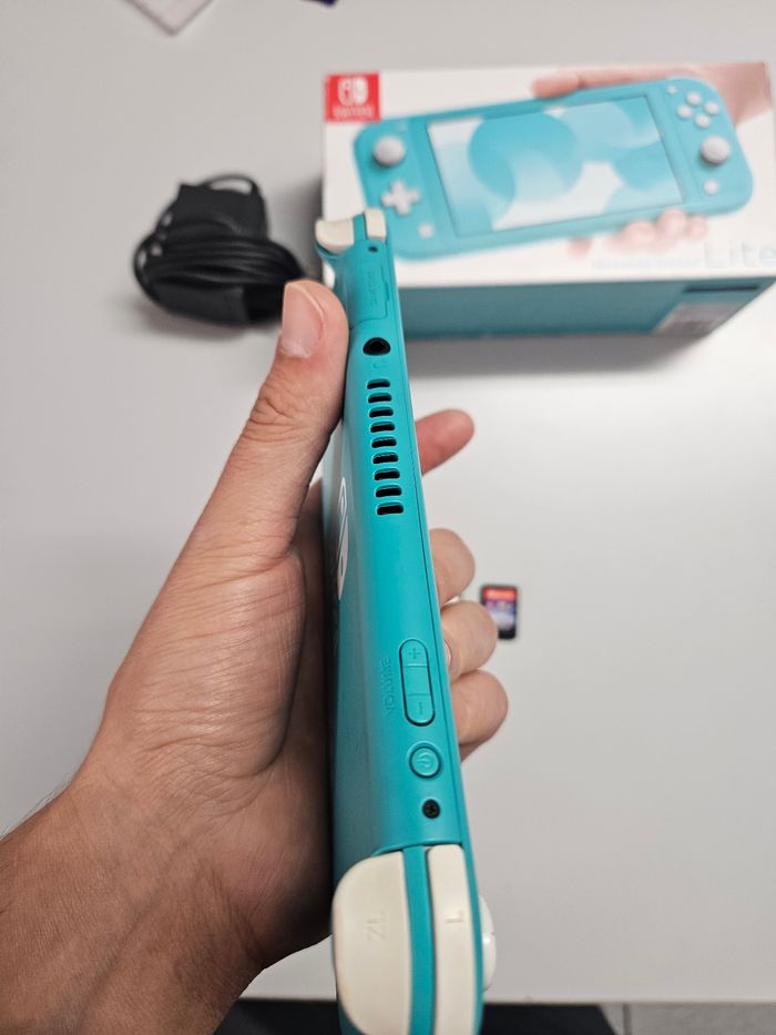 Nintendo Switch lite bleu très bonne etat - photo numéro 5