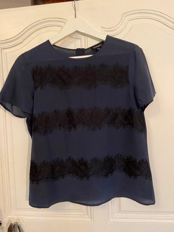 Top manches courtes en soie et dentelle Caroll taille 40