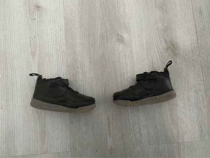 Jordan taille 25 bon etat - photo numéro 3