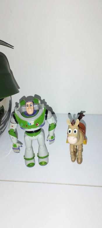 Buzz l'éclair et pile poil