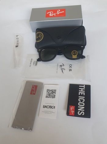 l Ray-Ban Wayfarer model RB2140 Classiques