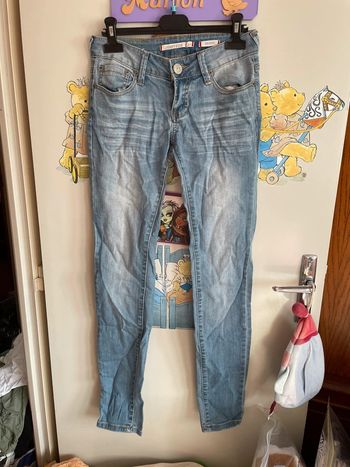 Jean, taille 34, marque Jennyfer.