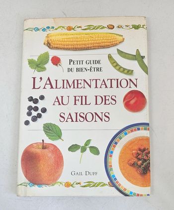 "Petit guide du bien-être. L'alimentation au fil des saisons".
60 pages.
ISBN : 3.8290.3662.0