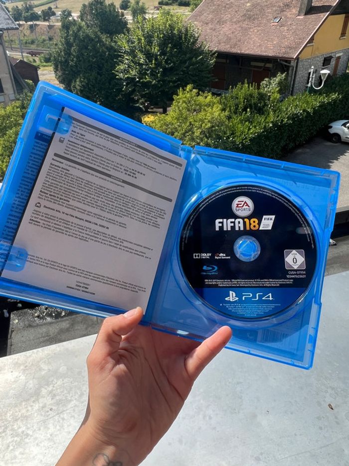 Lot de 2 jeux FIFA playstation 4 FIFA 16 & FIFA 18 - photo numéro 5