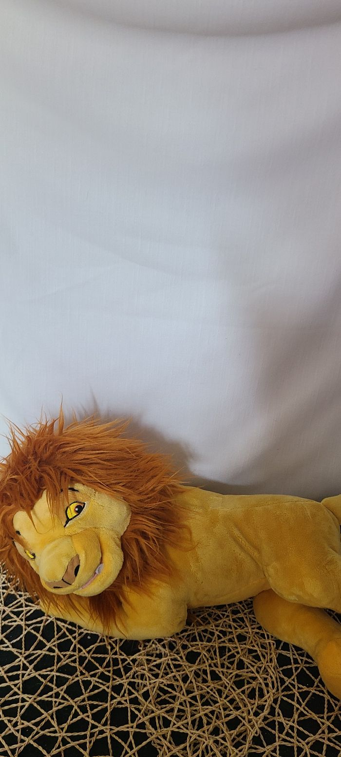 Peluche Mufasa Le Roi Lion Disney Parks 2020 Disneyland jaune couché - photo numéro 7