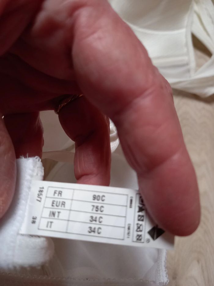 Soutien gorge Dim neuf - photo numéro 10