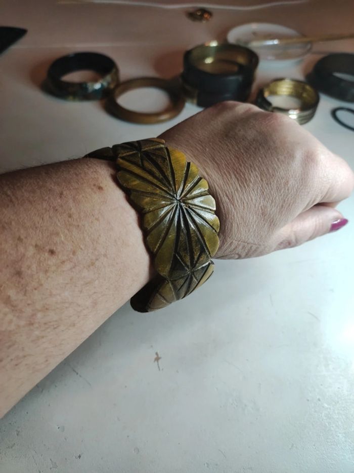 Bracelet en bois vernis vintage - photo numéro 3