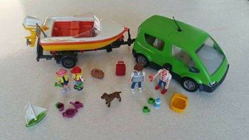 Voiture familiale + remorque porte bateaux Playmobils