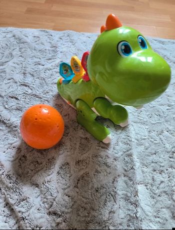 Dino chante et danse 