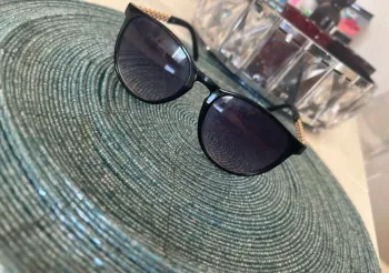 Lunettes de soleil, branche dorée femme Très bon état