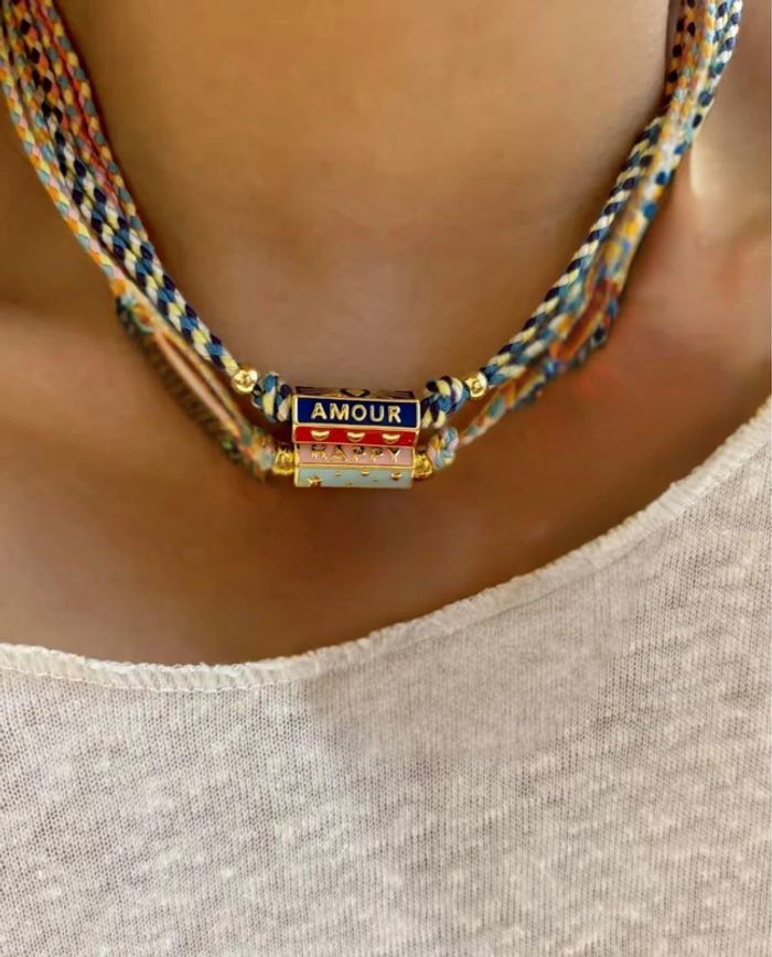 Collier ajustable coloré avec pendentif “Amour” - photo numéro 2