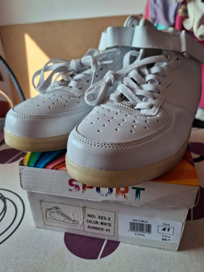 Basket blanches montantes en cuir - pointure 40/41 - photo numéro 2