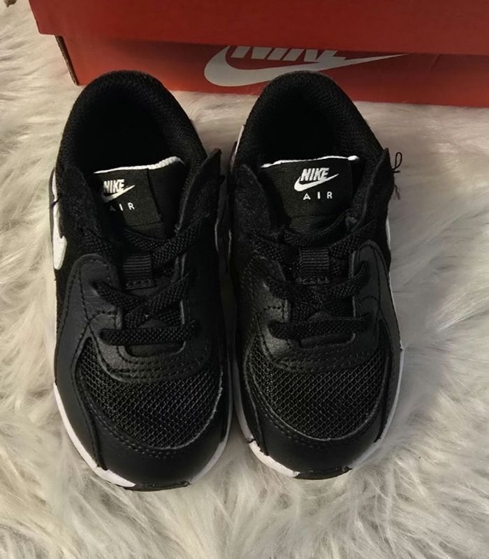 DERBIERS JOURS ....(Mise une fois ) 👌🤩🥰😍Superbes Baskets NIKE AIR MAX pointure 23.5 (lacets élastiques)😍🤩💙🥰 - photo numéro 3