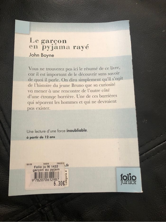 Livre le garçon en pyjama rayé - photo numéro 2