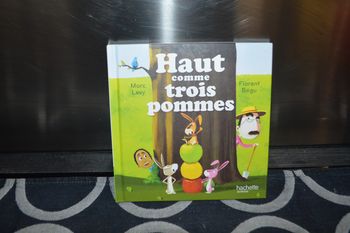 Livre Mac Donald Happy Meal Haut comme trois pommes Marc Lévy