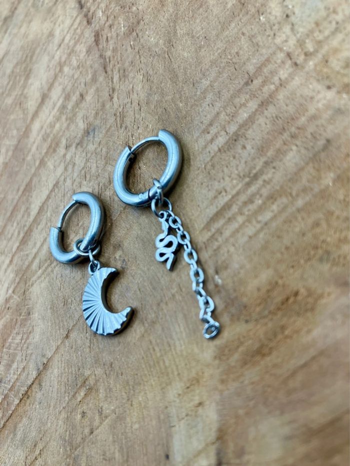 Boucles d’oreilles petites créoles breloques chaînes acier inoxydable lune serpent - photo numéro 3