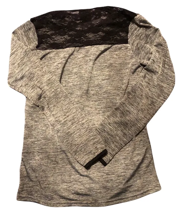 T shirt gris dessin noeud noir et haut du dos en dentelle - photo numéro 2